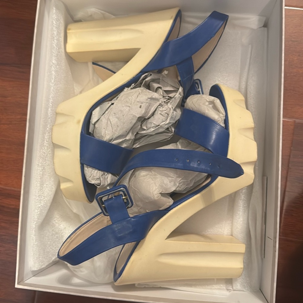 NEVER WORN
